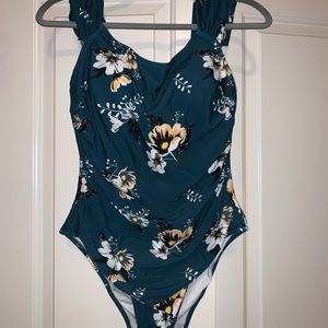 Brand new CUPSHE suit. Beautiful floral design.